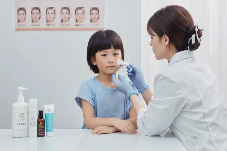 孩子脖子上經(jīng)常長濕疹能夠徹底治愈嗎(圖2)