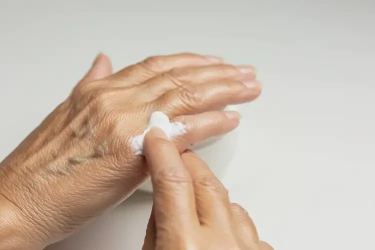 高齡老人手上經(jīng)常長(zhǎng)濕疹能不能根治(圖4)