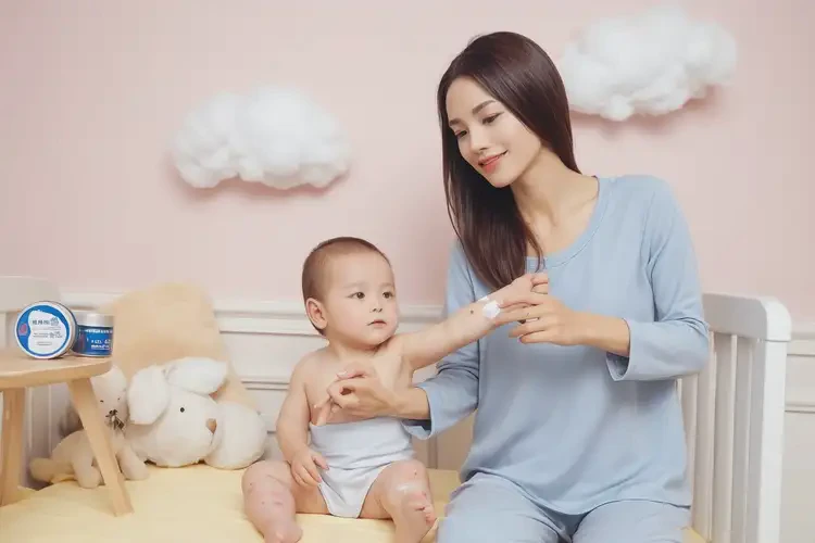 新生兒手臂容易長濕疹能徹底自愈嗎(圖3)