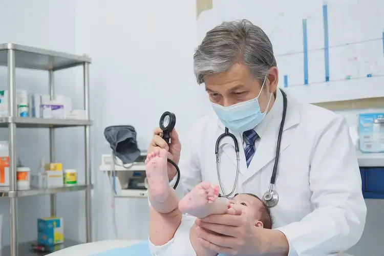 嬰兒腳上偶爾起濕疹可以徹底自愈嗎(圖2)