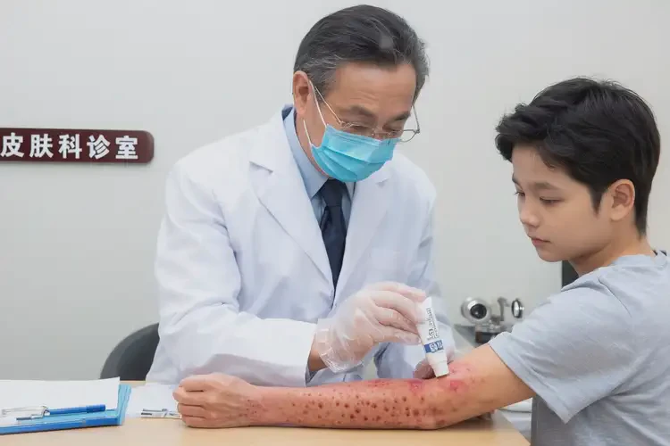 青少年全身有濕疹不管它會自己自愈嗎(圖3)