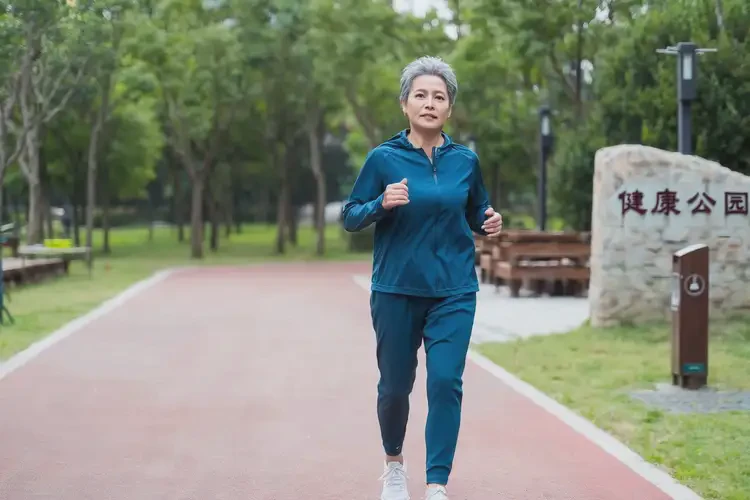 更年期女性睡前血糖12點5是糖尿病嗎(圖2)