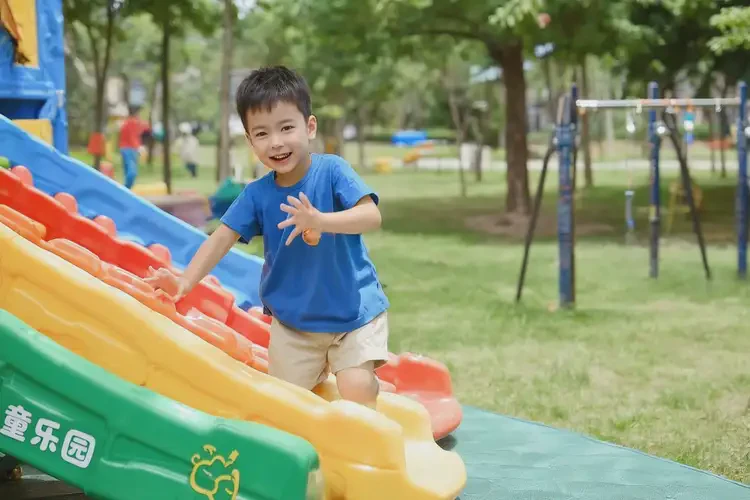 小兒大腿偶爾起濕疹可以徹底自愈嗎(圖1)