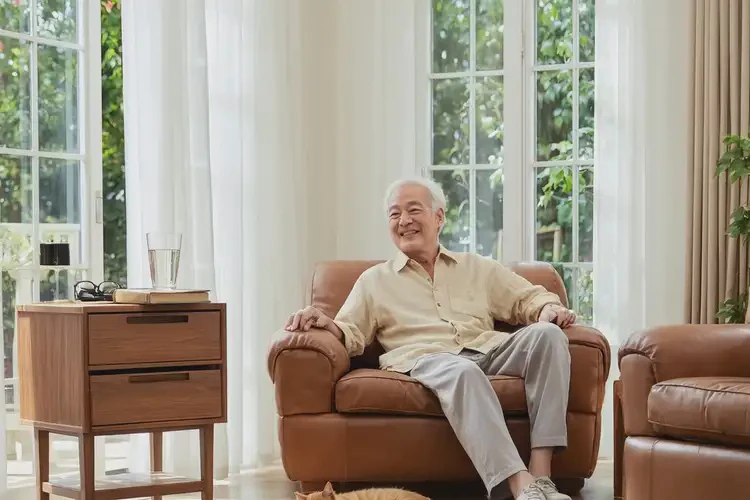 高龄老人肚子上出现湿疹不管它会自己好吗(图1)