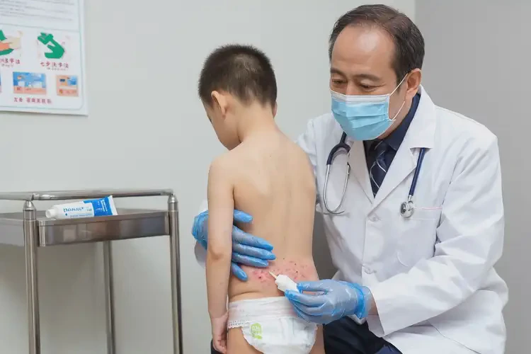 孩子屁股上偶爾長濕疹不管它會自己痊愈嗎(圖1)