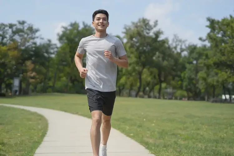 大學(xué)生面部長(zhǎng)濕疹不管它會(huì)自己痊愈嗎(圖1)