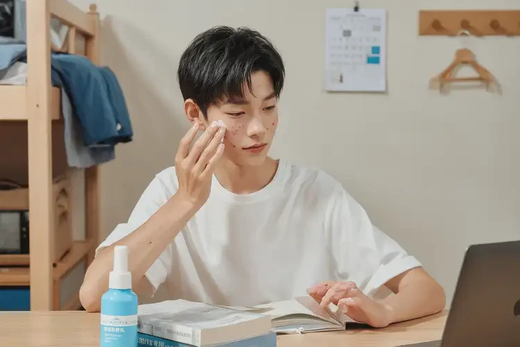 大學(xué)生身上容易起濕疹能不能徹底自愈(圖2)