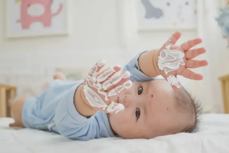 宝宝手上经常起湿疹能靠自己自愈吗(图2)