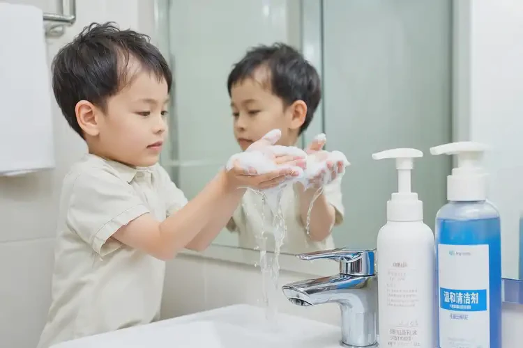 孩子手上經(jīng)常起濕疹不管它會自己好嗎(圖1)