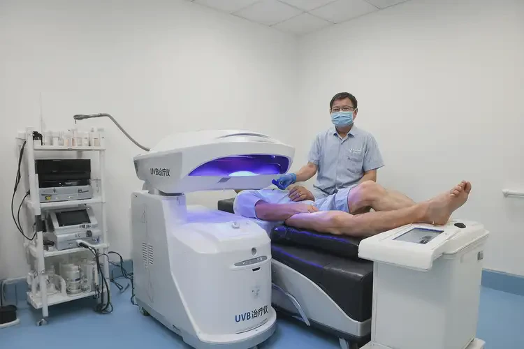 女人手臂上長濕疹不管它會(huì)自己痊愈嗎(圖1)