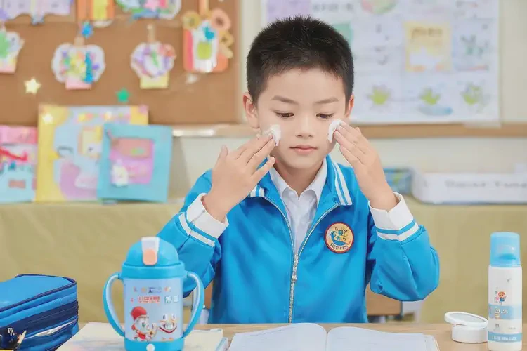 小学生面部长湿疹能够彻底治愈吗(图2)