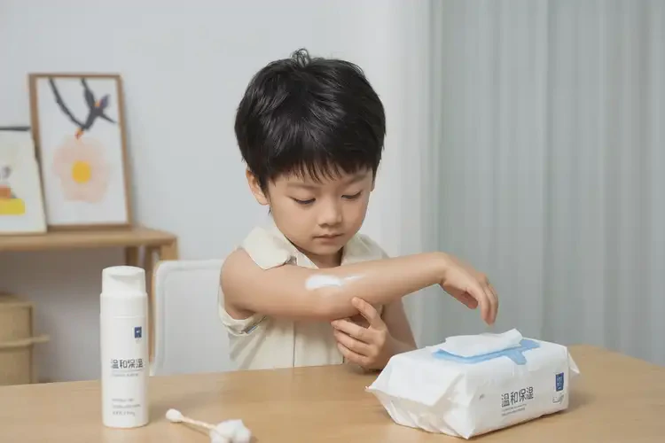 少兒手臂長濕疹不管它會自己好嗎(圖1)