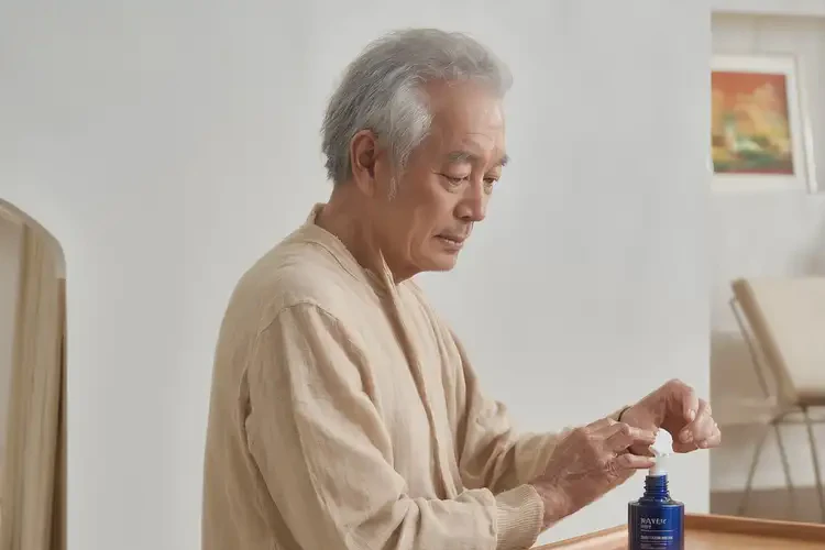 高齡老人手臂上經(jīng)常長濕疹不管它會自己自愈嗎(圖2)