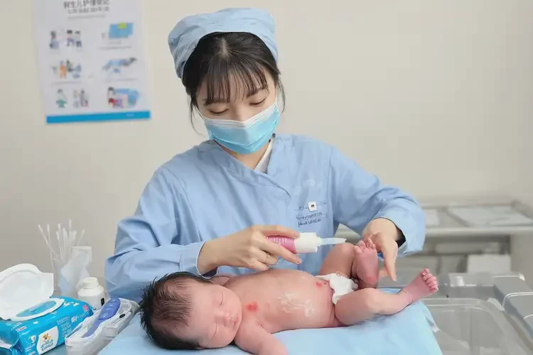 新生兒大腿上容易長濕疹不管它會自己痊愈嗎(圖2)