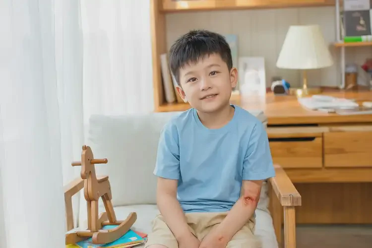 少兒手臂上經(jīng)常長濕疹不管它會自己自愈嗎(圖1)