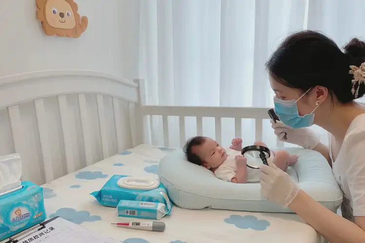 婴儿手臂上偶尔起湿疹能够彻底治愈吗(图1)