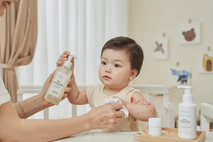 婴幼儿四肢偶尔起湿疹不管它会自己痊愈吗(图3)