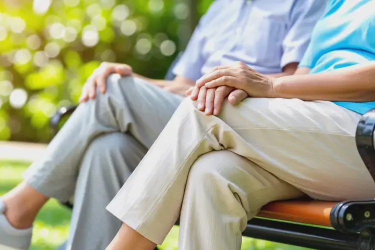 老年人大腿上經(jīng)常起濕疹能夠徹底治愈嗎(圖2)