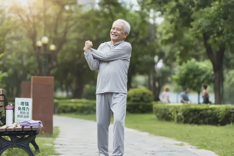 老年人小腿上經(jīng)常起濕疹不管它會(huì)自己自愈嗎(圖1)