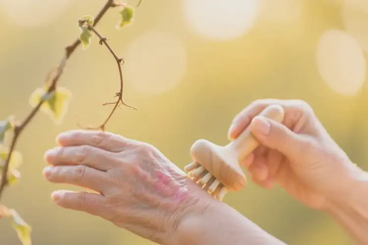 老人身上容易起湿疹可以彻底自愈吗(图1)