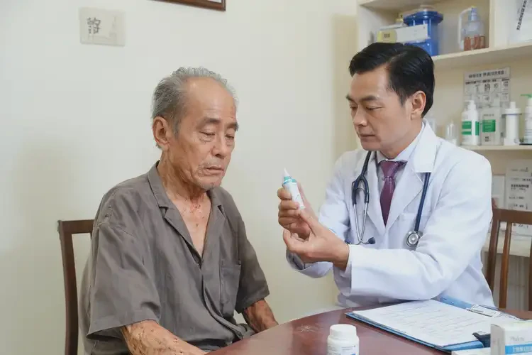 高齡老人四肢經(jīng)常起濕疹不管它會自己痊愈嗎(圖3)