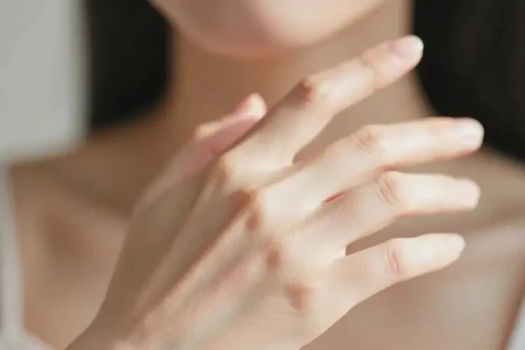 女生手上起濕疹可以徹底自愈嗎(圖1)