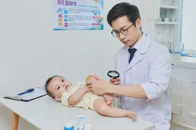 寶寶大腿上有濕疹可以徹底自愈嗎(圖1)