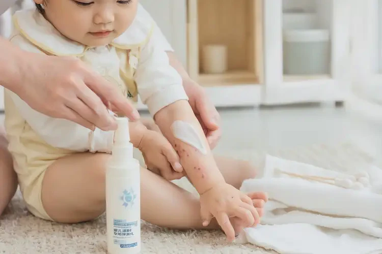 幼兒手臂上起濕疹不管它會自己自愈嗎(圖2)