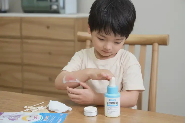 少兒大腿上出濕疹可不可以根治(圖2)