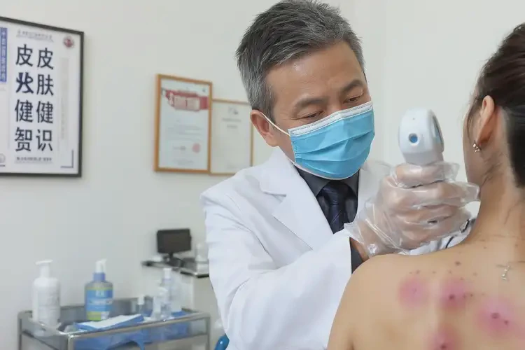 男人脖子上经常起湿疹能不能彻底自愈(图3)