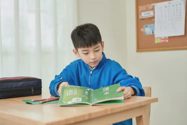 小學(xué)生脖子上出濕疹不管它會自己好嗎(圖1)