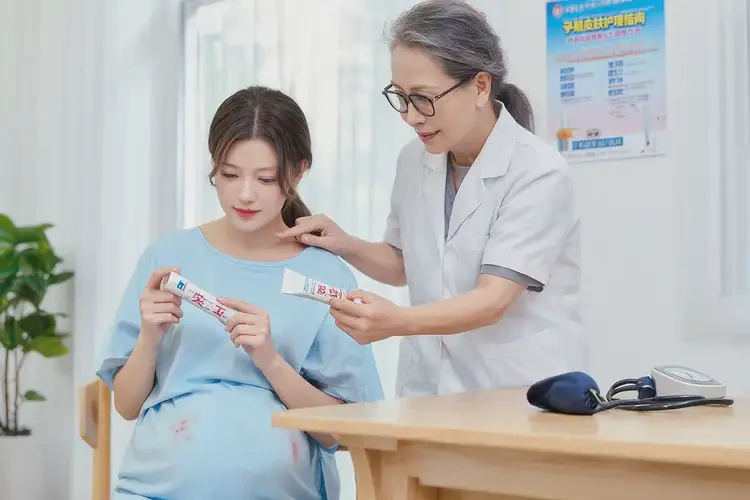 孕婦脖子上容易長濕疹不管它會(huì)自己好嗎(圖2)