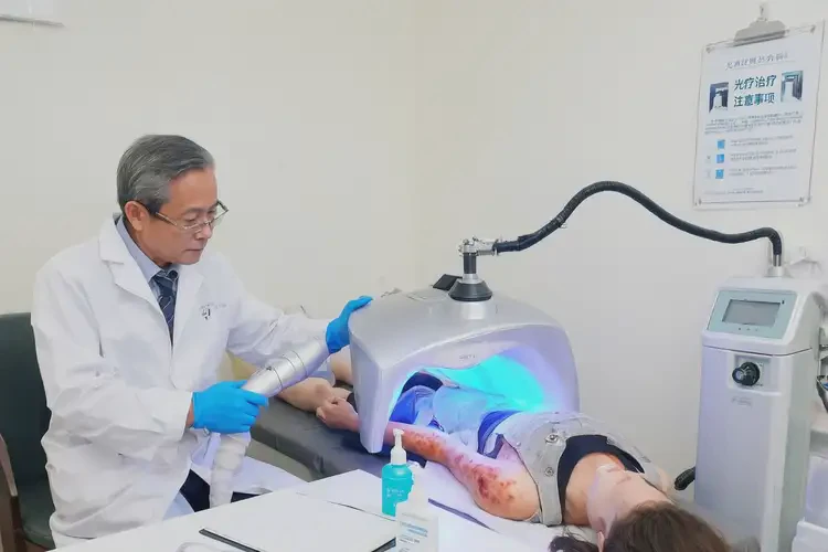 女人屁股上容易起濕疹不管它會(huì)自己痊愈嗎(圖2)