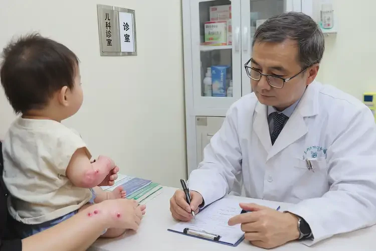 嬰幼兒手臂偶爾長濕疹可不可以根治(圖1)