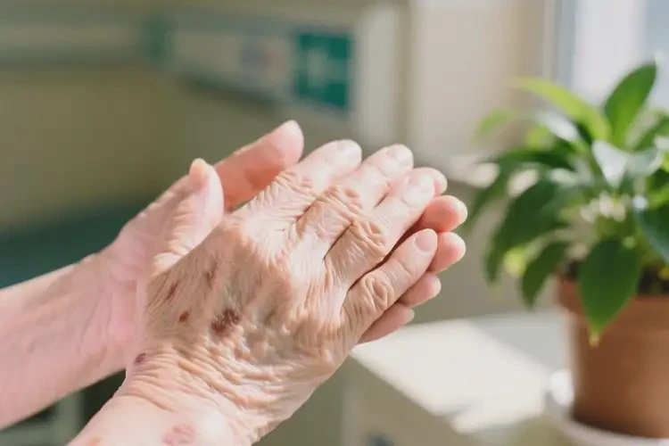 高齡老人身上經(jīng)常起濕疹能徹底自愈嗎(圖4)