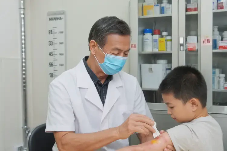 少兒手臂長濕疹不管它會自己好嗎(圖3)