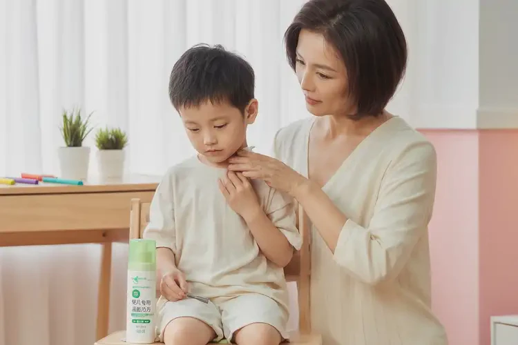 少兒脖子上偶爾起濕疹能徹底自愈嗎(圖2)