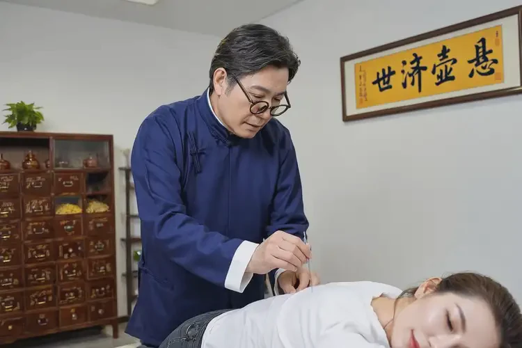 女生腳上有濕疹不管它會自己自愈嗎(圖2)