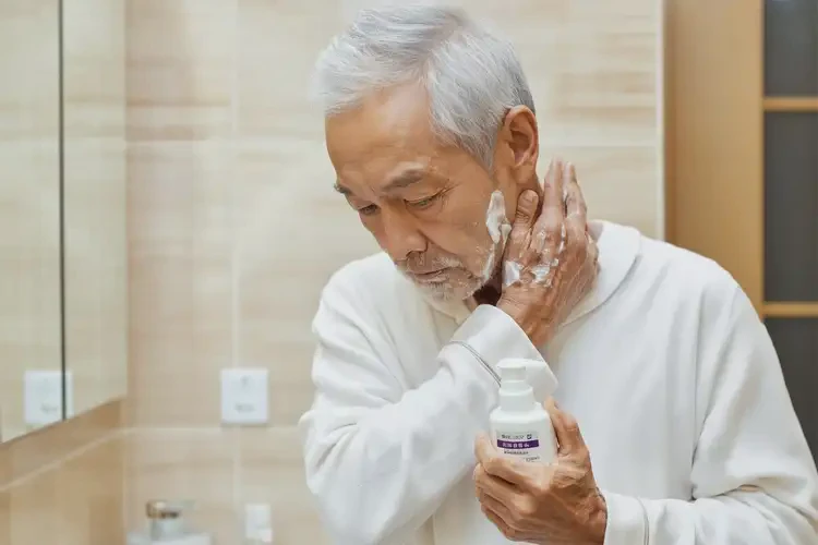 老年人脖子出濕疹能夠徹底治愈嗎(圖2)