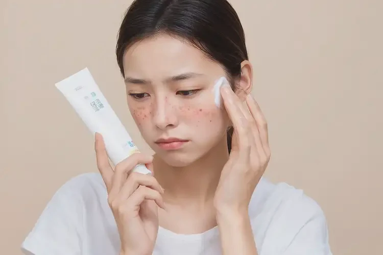 女人臉上偶爾長(zhǎng)濕疹能徹底自愈嗎(圖3)