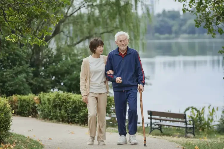 老人身上出現(xiàn)濕疹可不可以根治(圖1)