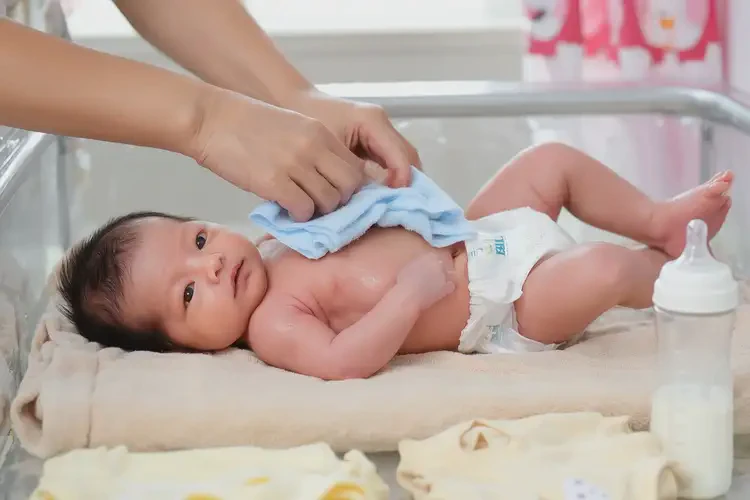 寶寶肚子上出現(xiàn)濕疹可以徹底自愈嗎(圖2)