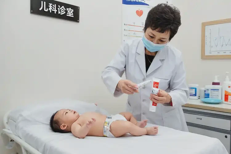 嬰兒肚子容易起濕疹可以徹底自愈嗎(圖2)