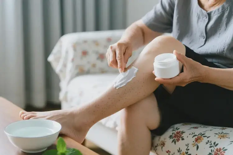 老人小腿上出濕疹可不可以根治(圖1)