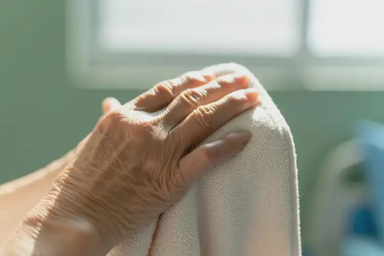 高齡老人手上容易長濕疹能不能根治(圖3)