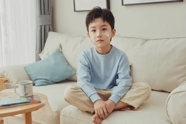 孩子小腿上偶爾起濕疹能夠徹底治愈嗎(圖2)