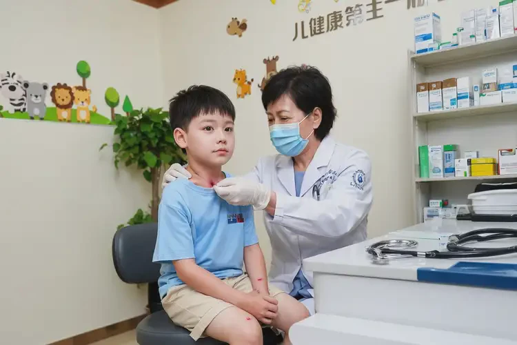 兒童脖子長濕疹能靠自己自愈嗎(圖2)