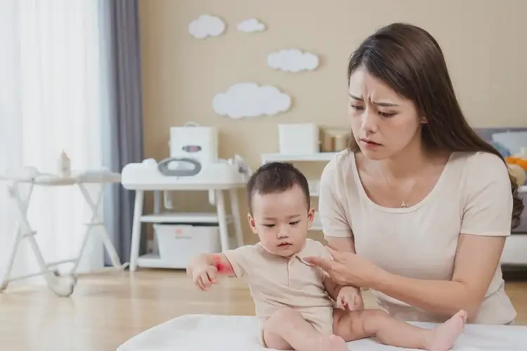 寶寶大腿上偶爾長(zhǎng)濕疹不管它會(huì)自己自愈嗎(圖1)