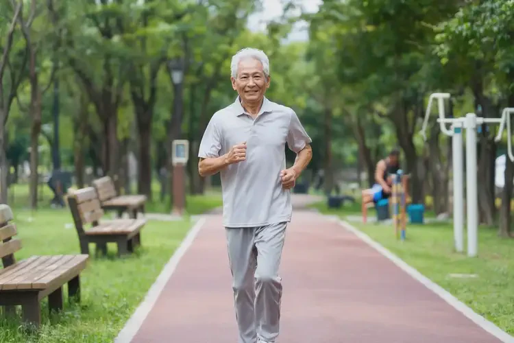 老年人小腿上偶尔起湿疹能够彻底治愈吗(图1)