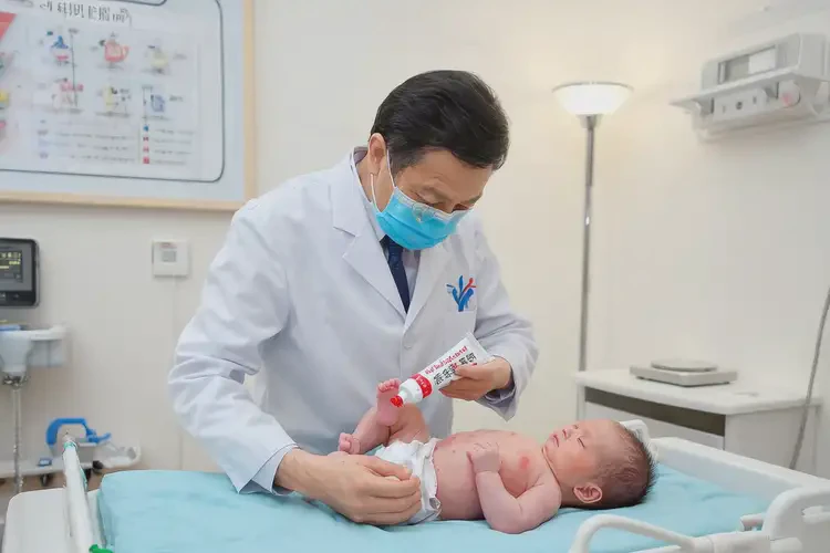 新生儿屁股长湿疹不管它会自己好吗(图2)